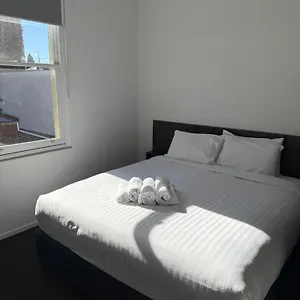*** Hotel Queens Head Australia